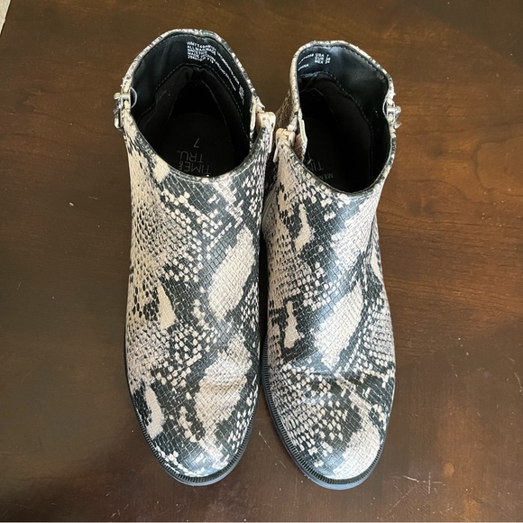 Time And Tru Boots Ankle Bootie Size 7 Slip On Zip Memory Foam Snakeskin Print - Picture 9 of 11